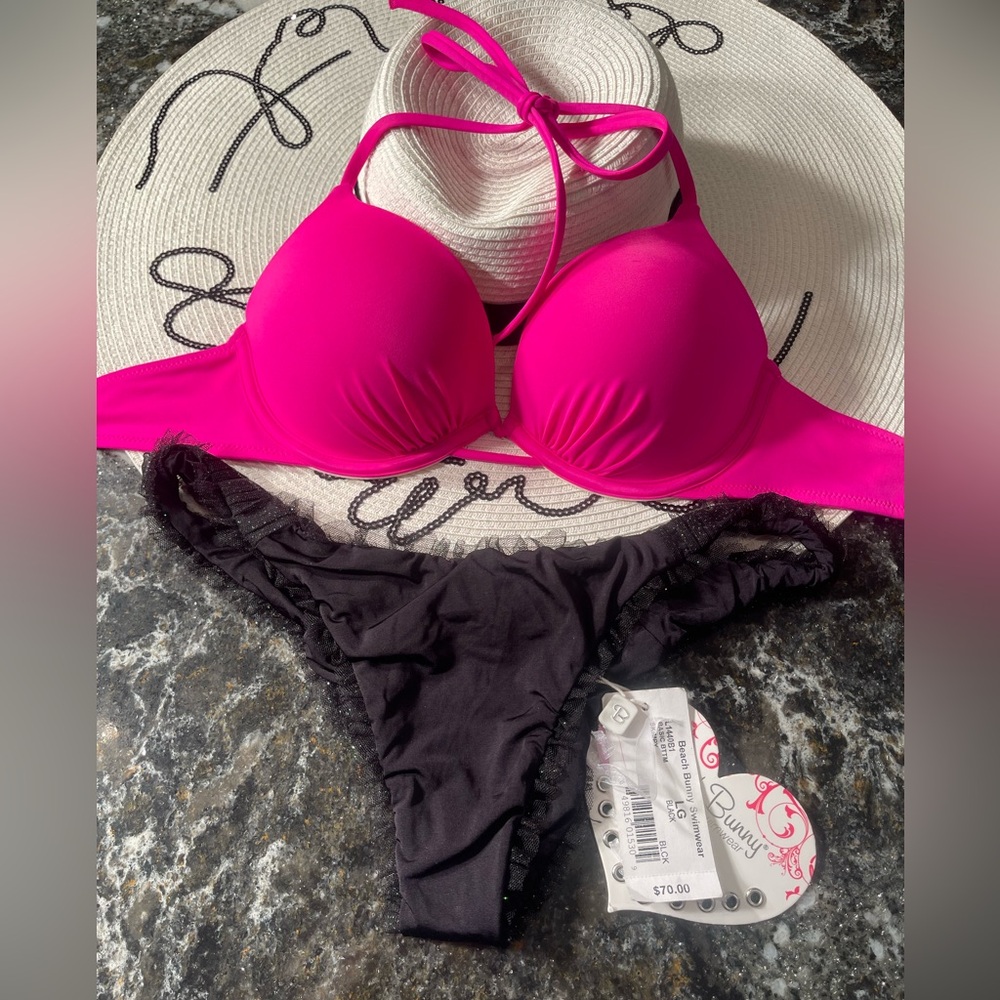 Victoria’s secret’s bikini 👙 bombshell 34A/L set
Discontinued lotus pink